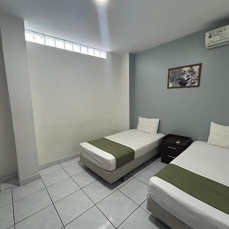 Departamentos De 2 Y 3 Habitaciones En El Centro De Manta Ngoại thất bức ảnh