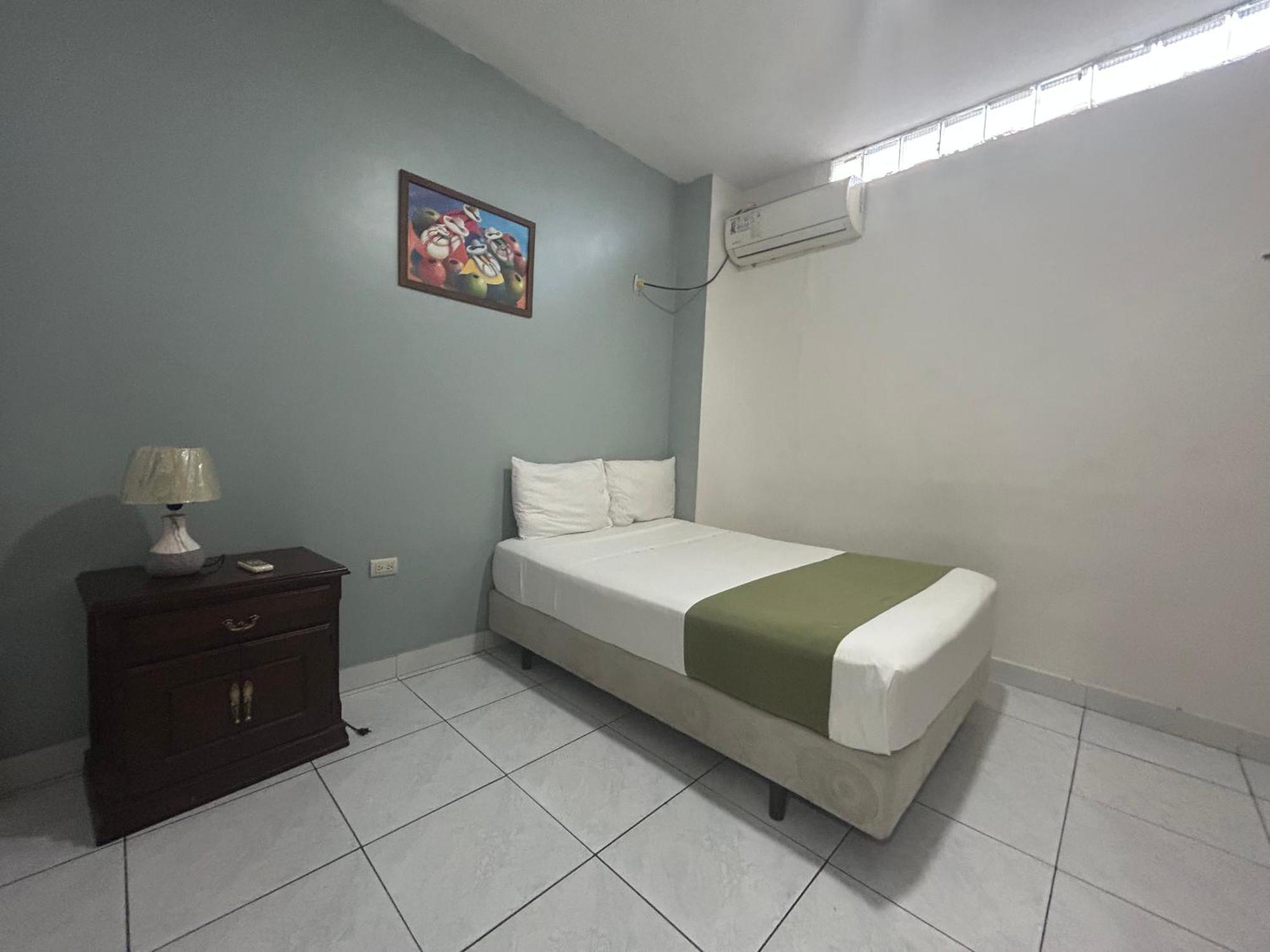 Departamentos De 2 Y 3 Habitaciones En El Centro De Manta Ngoại thất bức ảnh